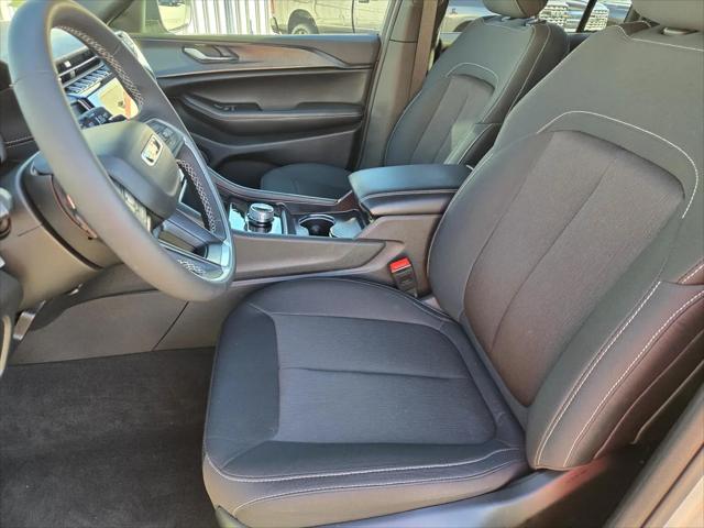 2025 Jeep Grand Cherokee Laredo X 4x2