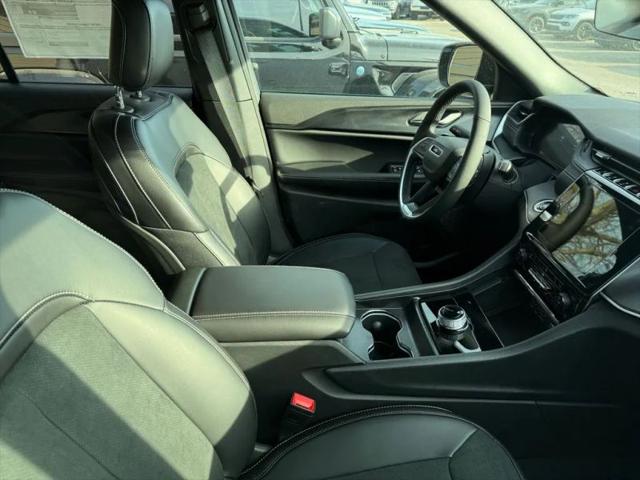 2025 Jeep Grand Cherokee Altitude X 4x4