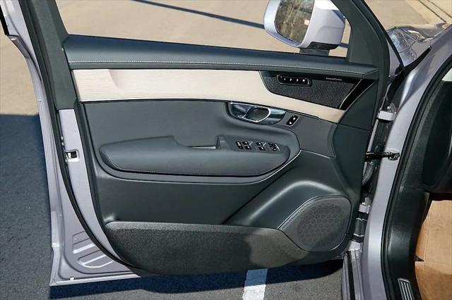 2026 Volvo XC90 Plus, B6 AWD Gas (mild hybrid), Gasoline, Bright, 7 Seats
