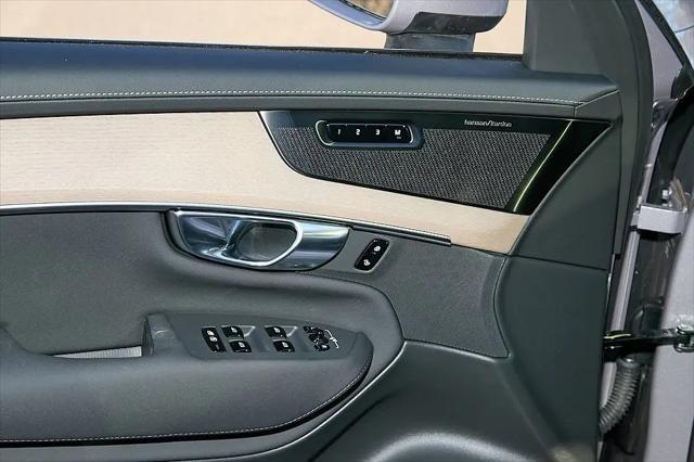 2026 Volvo XC90 Plus, B6 AWD Gas (mild hybrid), Gasoline, Bright, 7 Seats