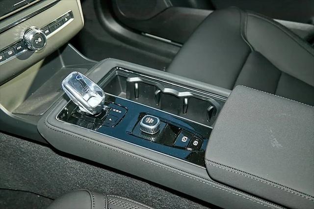 2026 Volvo XC90 Plus, B6 AWD Gas (mild hybrid), Gasoline, Bright, 7 Seats