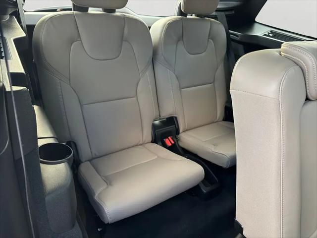 2026 Volvo XC90 Ultra Dark Theme, B6 AWD Gas (mild hybrid), Gasoline, 7 Seats