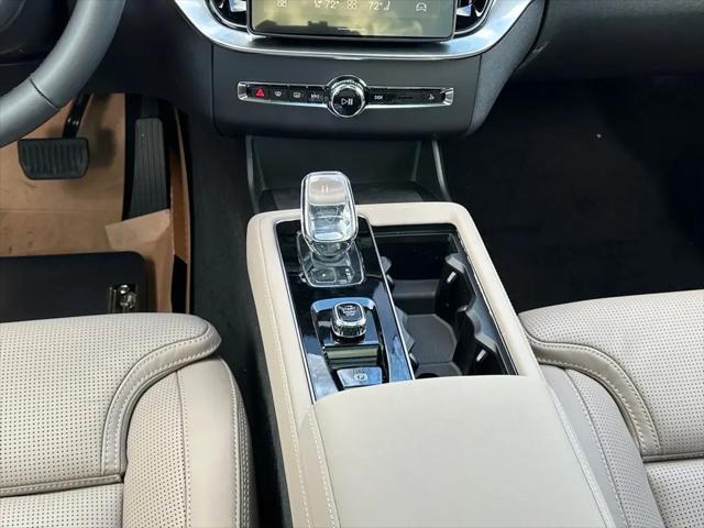 2026 Volvo XC90 Ultra Dark Theme, B6 AWD Gas (mild hybrid), Gasoline, 7 Seats