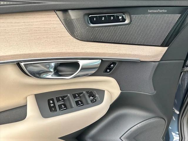 2026 Volvo XC90 Ultra Dark Theme, B6 AWD Gas (mild hybrid), Gasoline, 7 Seats