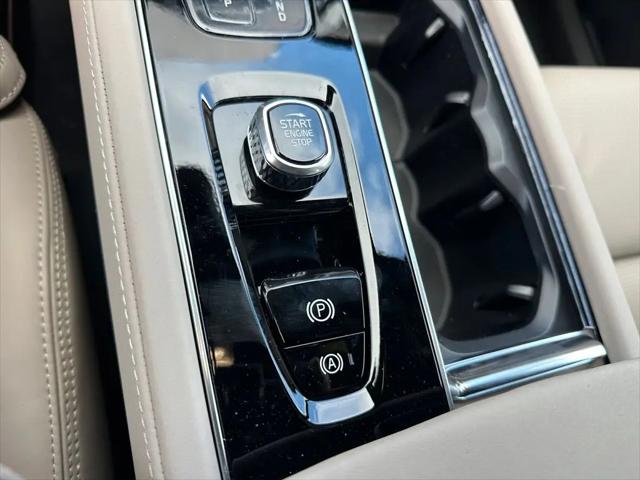 2026 Volvo XC90 Ultra Dark Theme, B6 AWD Gas (mild hybrid), Gasoline, 7 Seats