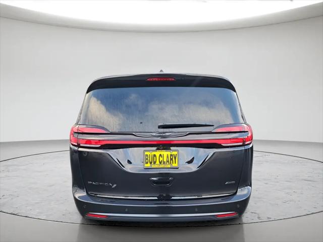 2026 Chrysler Pacifica Select AWD