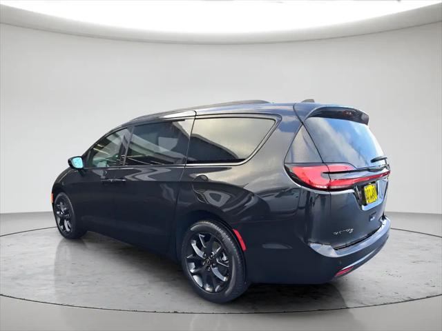 2026 Chrysler Pacifica Select AWD