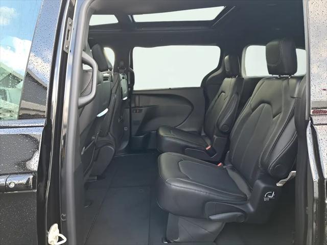 2026 Chrysler Pacifica Select AWD