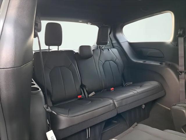 2026 Chrysler Pacifica Select AWD