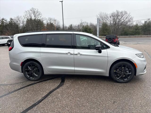 2026 Chrysler Pacifica Select AWD