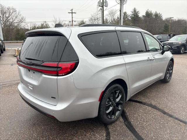 2026 Chrysler Pacifica Select AWD