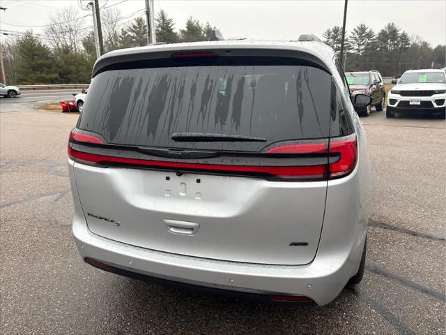 2026 Chrysler Pacifica Select AWD
