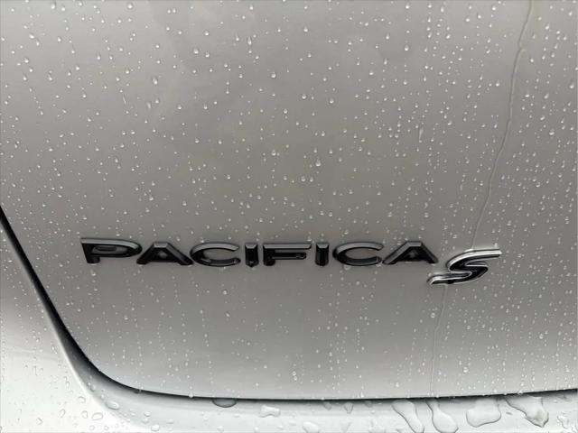 2026 Chrysler Pacifica Select AWD
