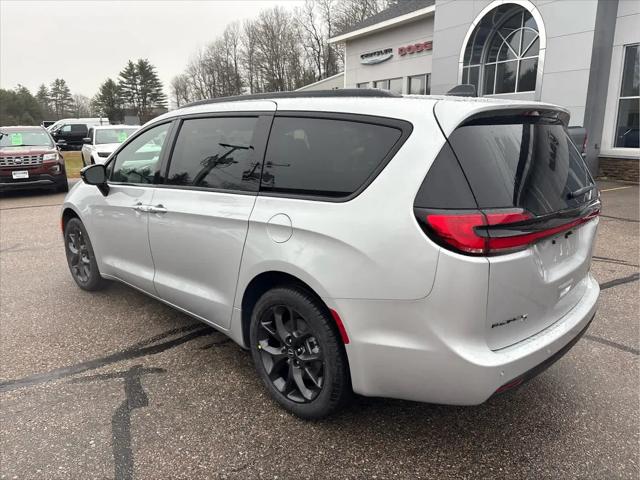 2026 Chrysler Pacifica Select AWD