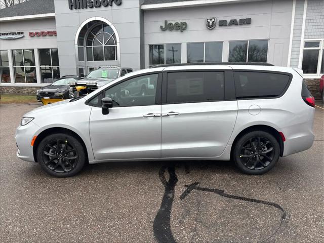 2026 Chrysler Pacifica Select AWD