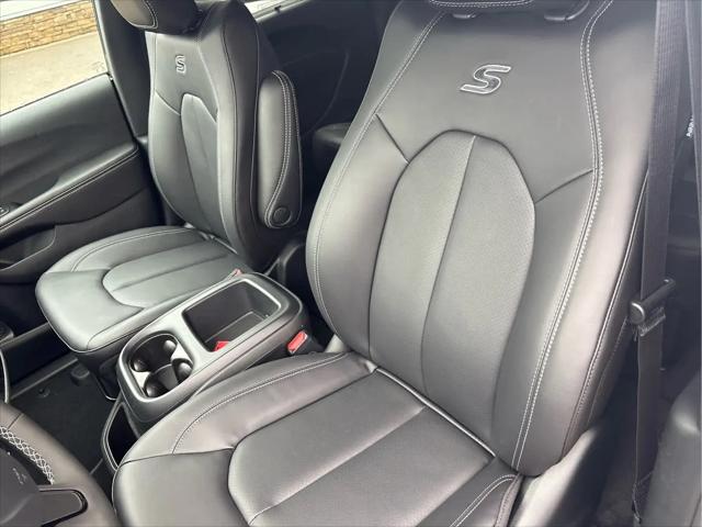 2026 Chrysler Pacifica Select AWD