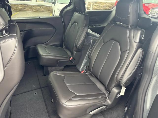 2026 Chrysler Pacifica Select AWD