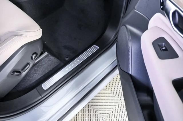 2026 Volvo XC90 Plus, B6 AWD Gas (mild hybrid), Gasoline, Bright, 7 Seats