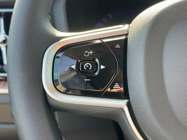 2026 Volvo V60 Cross Country Plus, B5 AWD Gas (mild hybrid)