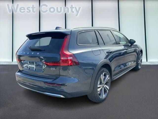 2026 Volvo V60 Cross Country Plus, B5 AWD Gas (mild hybrid)