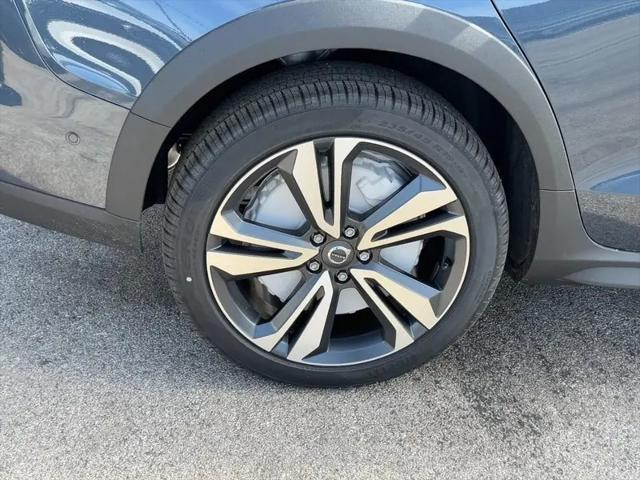 2026 Volvo V60 Cross Country Plus, B5 AWD Gas (mild hybrid)