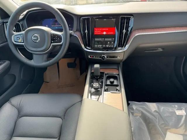 2026 Volvo V60 Cross Country Plus, B5 AWD Gas (mild hybrid)