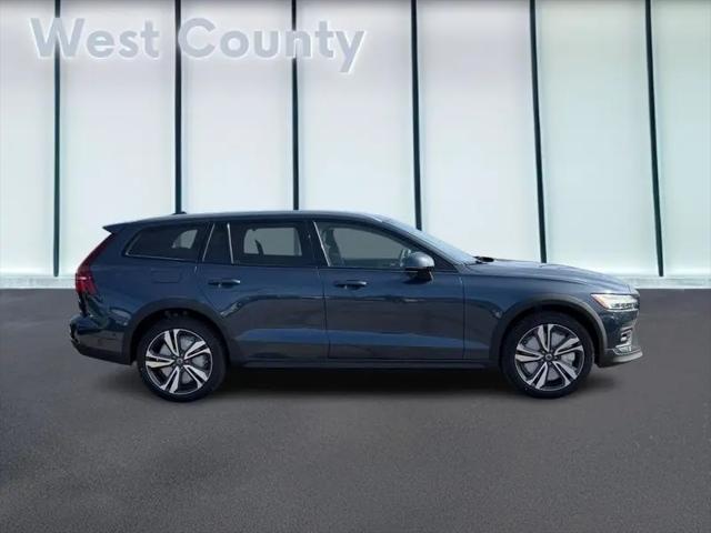 2026 Volvo V60 Cross Country Plus, B5 AWD Gas (mild hybrid)