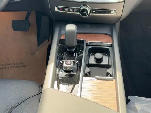 2026 Volvo V60 Cross Country Plus, B5 AWD Gas (mild hybrid)