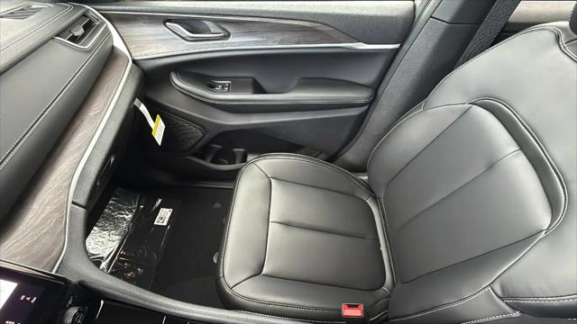 2025 Jeep Grand Cherokee L Limited 4x4
