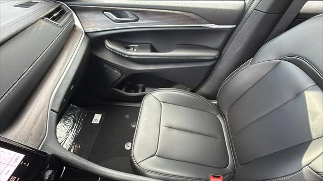 2025 Jeep Grand Cherokee L Limited 4x4