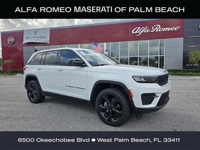 2022 Jeep Grand Cherokee Altitude 4x4 2022 Jeep Grand Cherokee Altitude 4x4