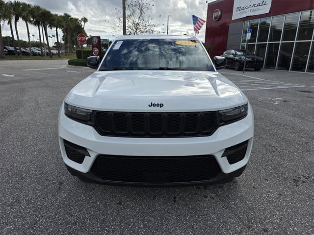 2022 Jeep Grand Cherokee Altitude 4x4 2022 Jeep Grand Cherokee Altitude 4x4