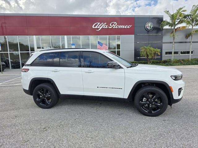 2022 Jeep Grand Cherokee Altitude 4x4 2022 Jeep Grand Cherokee Altitude 4x4