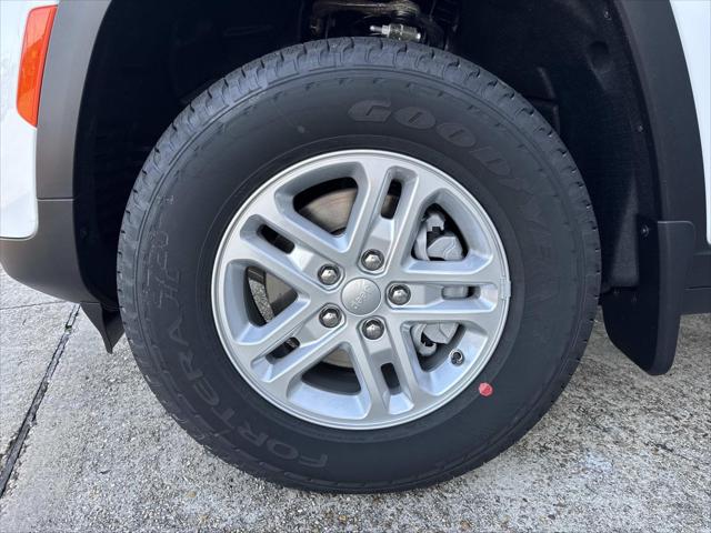 2025 Jeep Grand Cherokee GRAND CHEROKEE LAREDO 4X2