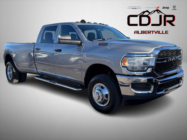 2022 RAM 3500 Tradesman Crew Cab 4x4 8 Box