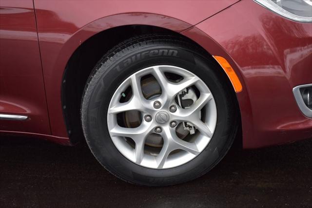 2017 Chrysler Pacifica Touring-L 2017 Chrysler Pacifica Touring-L