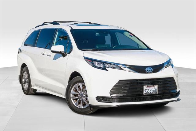 2025 Toyota Sienna LE 2025 Toyota Sienna LE