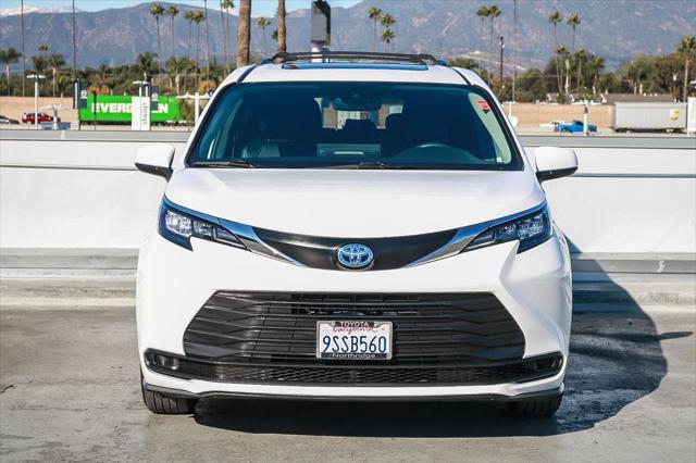 2025 Toyota Sienna LE 2025 Toyota Sienna LE