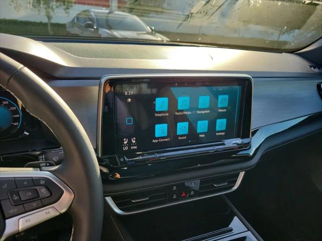2026 Volkswagen Atlas Cross Sport SE with Technology