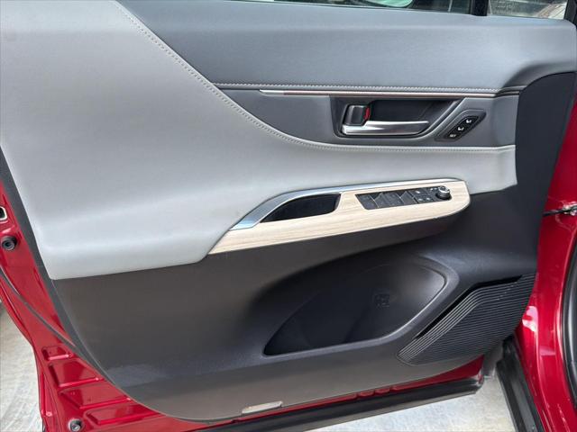 2021 Toyota Venza Limited - Photo 8