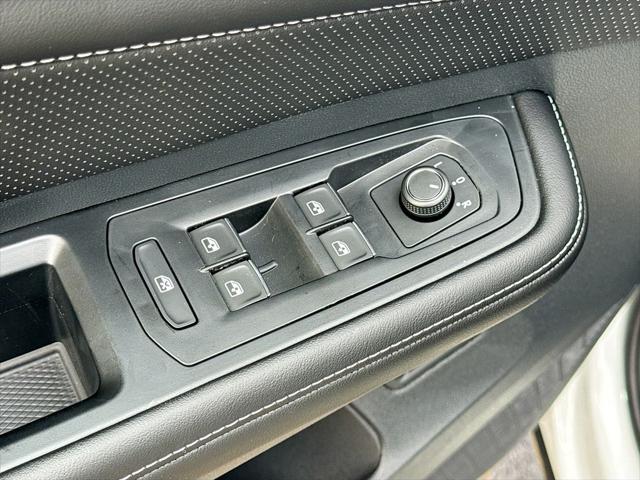 2026 Volkswagen Atlas Cross Sport SE with Technology
