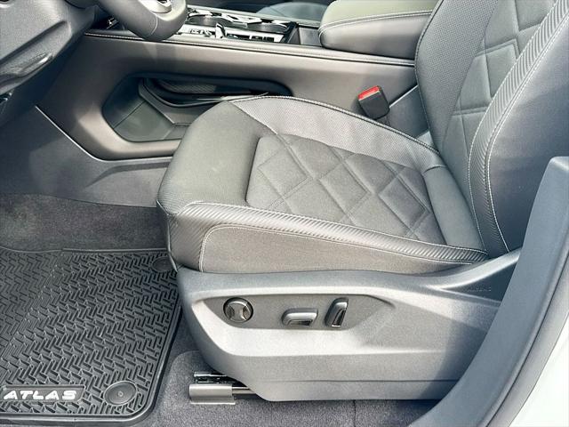 2026 Volkswagen Atlas Cross Sport SE with Technology