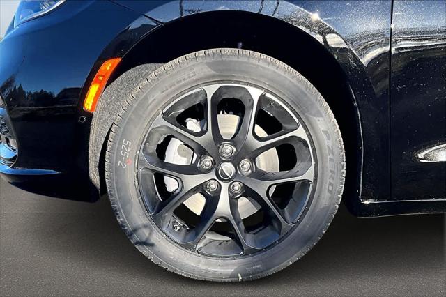 2026 Chrysler Pacifica Limited AWD