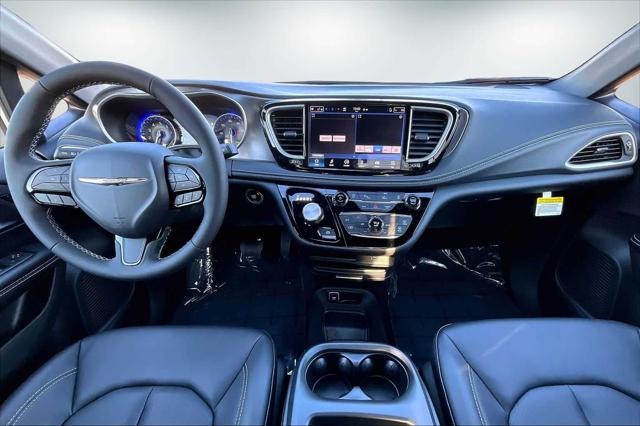 2026 Chrysler Pacifica Select AWD