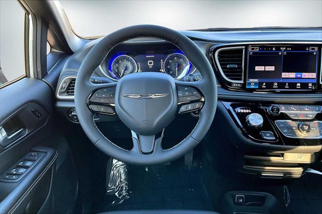 2026 Chrysler Pacifica Select AWD