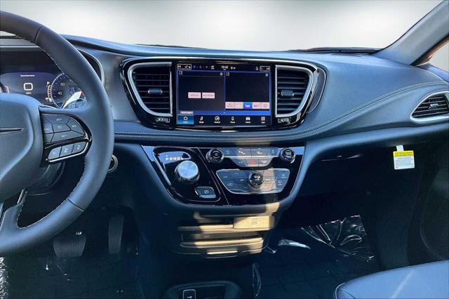 2026 Chrysler Pacifica Select AWD