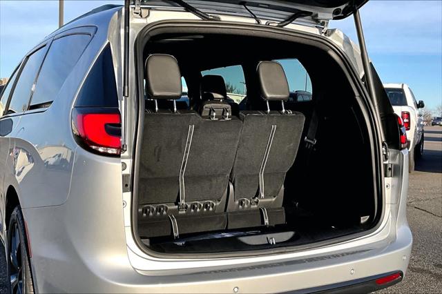 2026 Chrysler Pacifica Select AWD