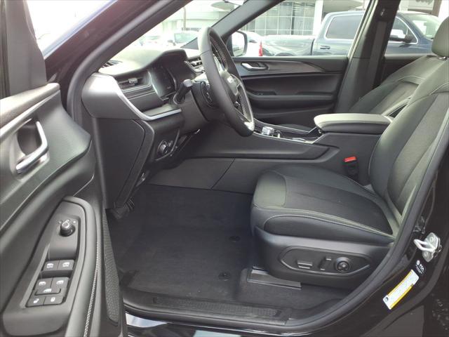 2025 Jeep Grand Cherokee Laredo X 4x4