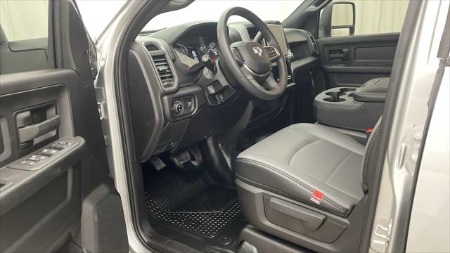 2026 RAM Ram 3500 RAM 3500 TRADESMAN CREW CAB 4X4 8 BOX