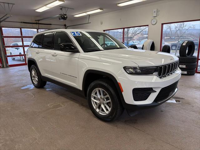 2025 Jeep Grand Cherokee GRAND CHEROKEE LAREDO X 4X4